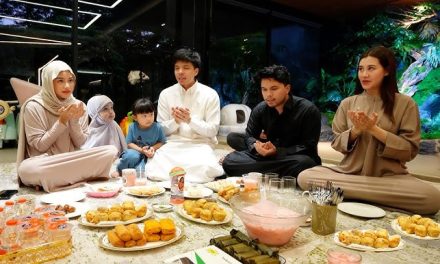 Dari Mewah Ke Kaki Lima: Atta & Aurel Nikmati Buka Puasa