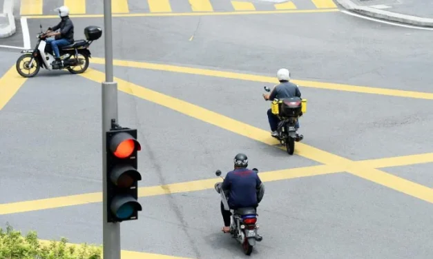 Terobos Lampu Merah Di Malaysia SIM Terancam Di Cabut, Kena Denda Hingga Rp 8 Jutaan