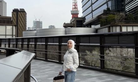 Nikita Willy Liburan Dengan Gaya Santun Ke Jepang Curi Atensi, Konsisten Berhijab