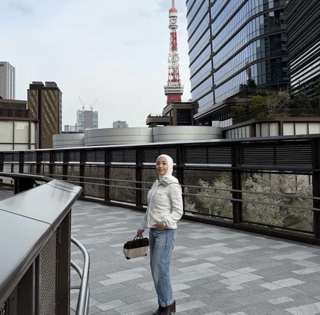 Nikita Willy Liburan Dengan Gaya Santun Ke Jepang Curi Atensi, Konsisten Berhijab