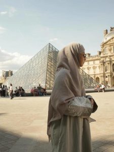 Natasha Rizky Tunjukkan Pesona Elegan Saat Menyusuri Paris