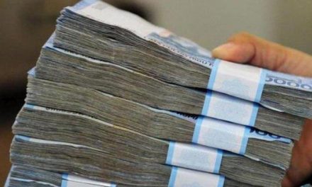 Bikin Dompet Kaget! Rupiah Tembus Rp18.029 Per Dollar AS