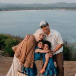 Golden Hour Di Bukit Merese,  Bersama Keluarga Dwi Handayani