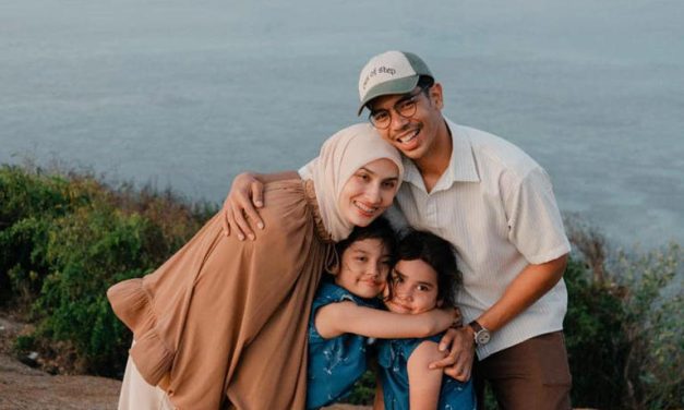 Golden Hour Di Bukit Merese,  Bersama Keluarga Dwi Handayani
