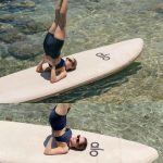 Cantik Dan Rileks! Cathy Sharon Yoga Di Pantai Pulau Moyo
