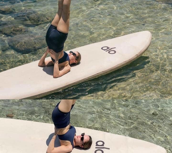 Cantik Dan Rileks! Cathy Sharon Yoga Di Pantai Pulau Moyo