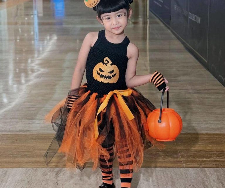 Bak Bintang Cilik! Gaya Moana Saat Kenakan Kostum Halloween